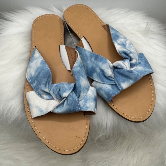 Universal Thread Melody Sandals in Blue - Picture 8 of 9